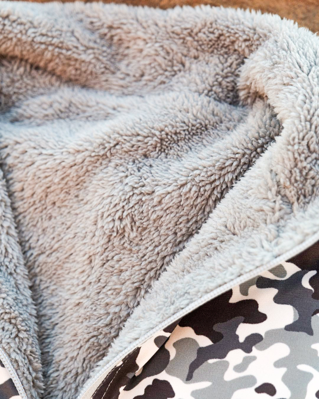 Reversible Light Sherpa 1/4 Zips